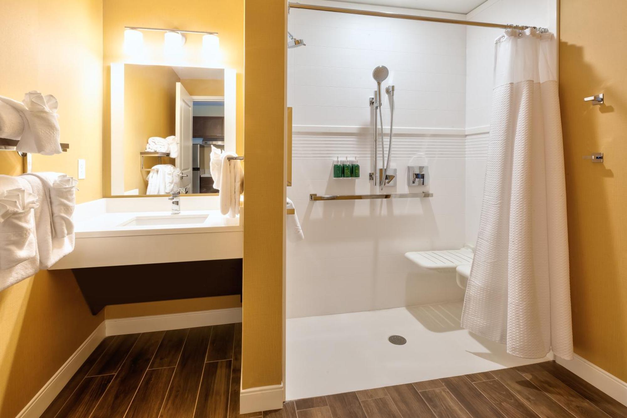 Towneplace Suites By Marriott Grand Rapids Airport Southeast Ngoại thất bức ảnh