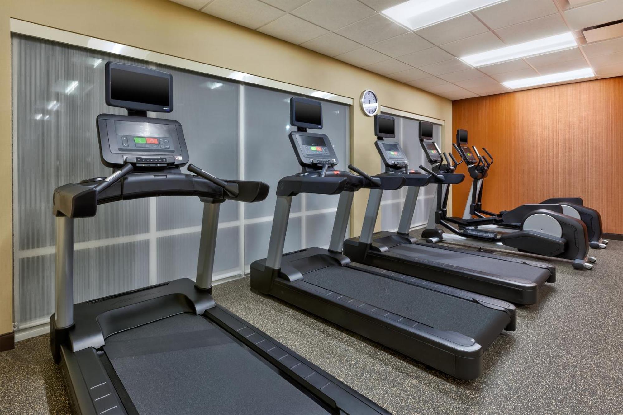Towneplace Suites By Marriott Grand Rapids Airport Southeast Ngoại thất bức ảnh