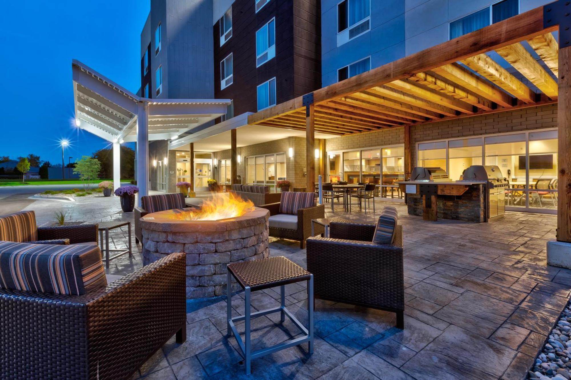 Towneplace Suites By Marriott Grand Rapids Airport Southeast Ngoại thất bức ảnh