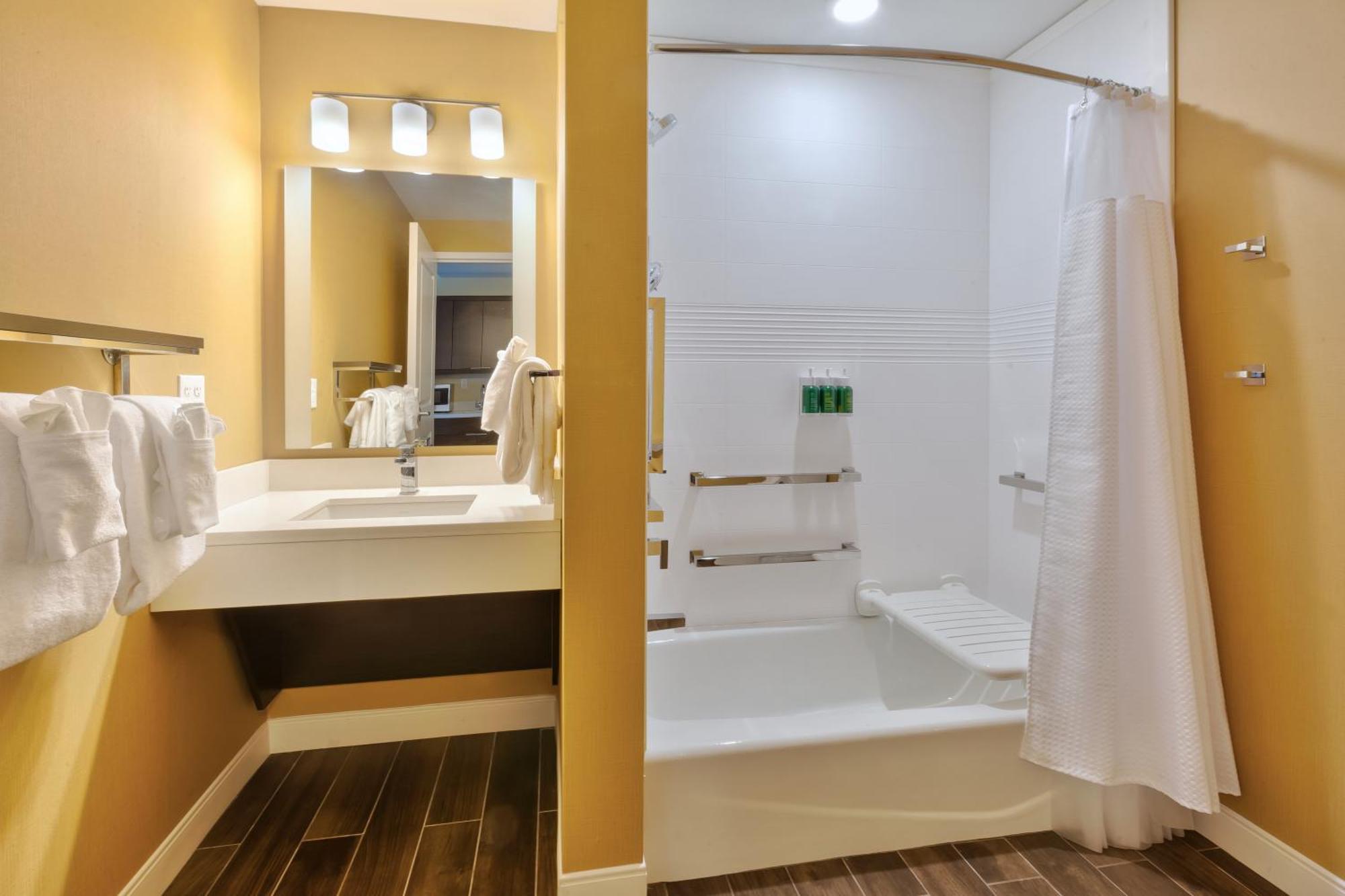 Towneplace Suites By Marriott Grand Rapids Airport Southeast Ngoại thất bức ảnh