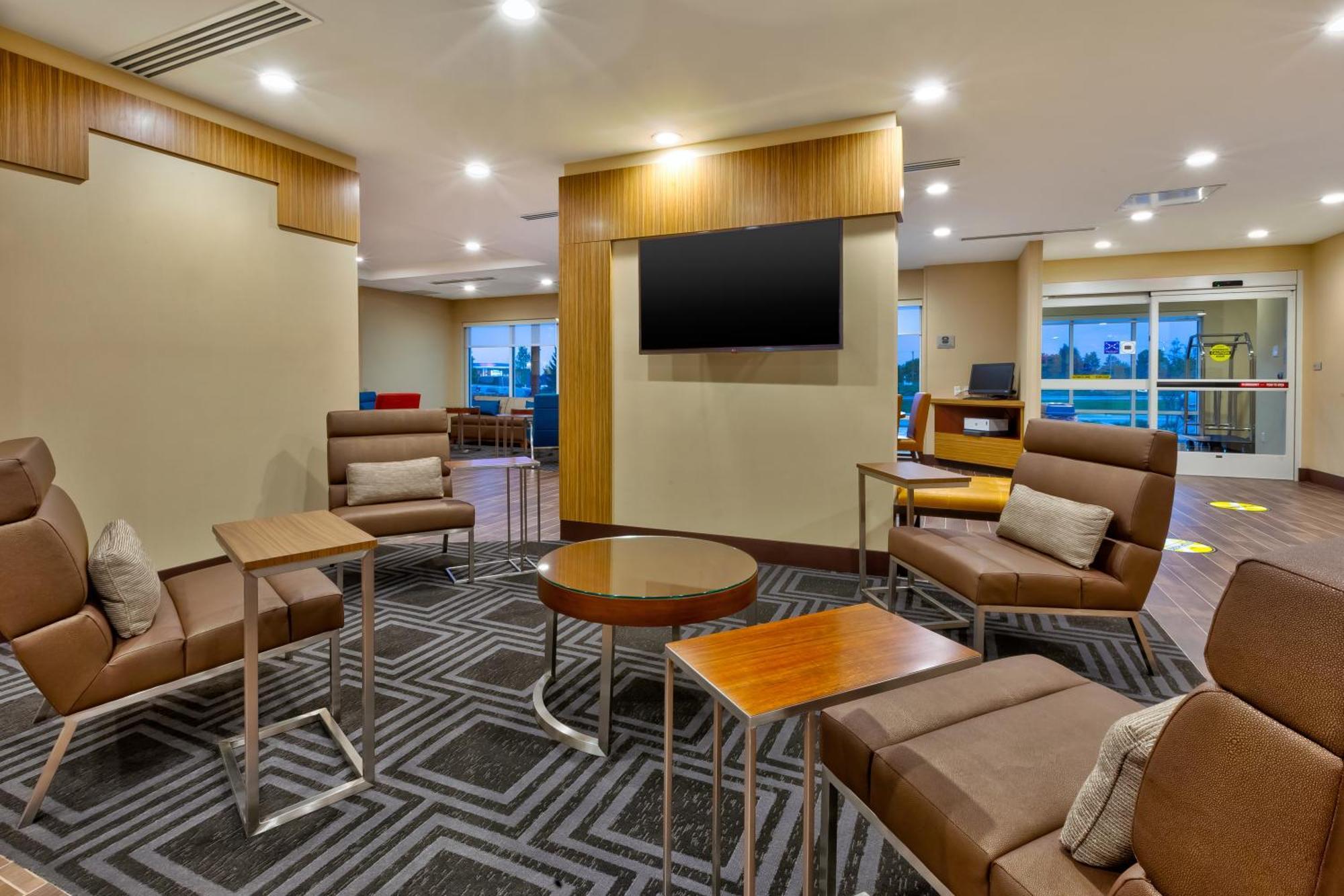 Towneplace Suites By Marriott Grand Rapids Airport Southeast Ngoại thất bức ảnh