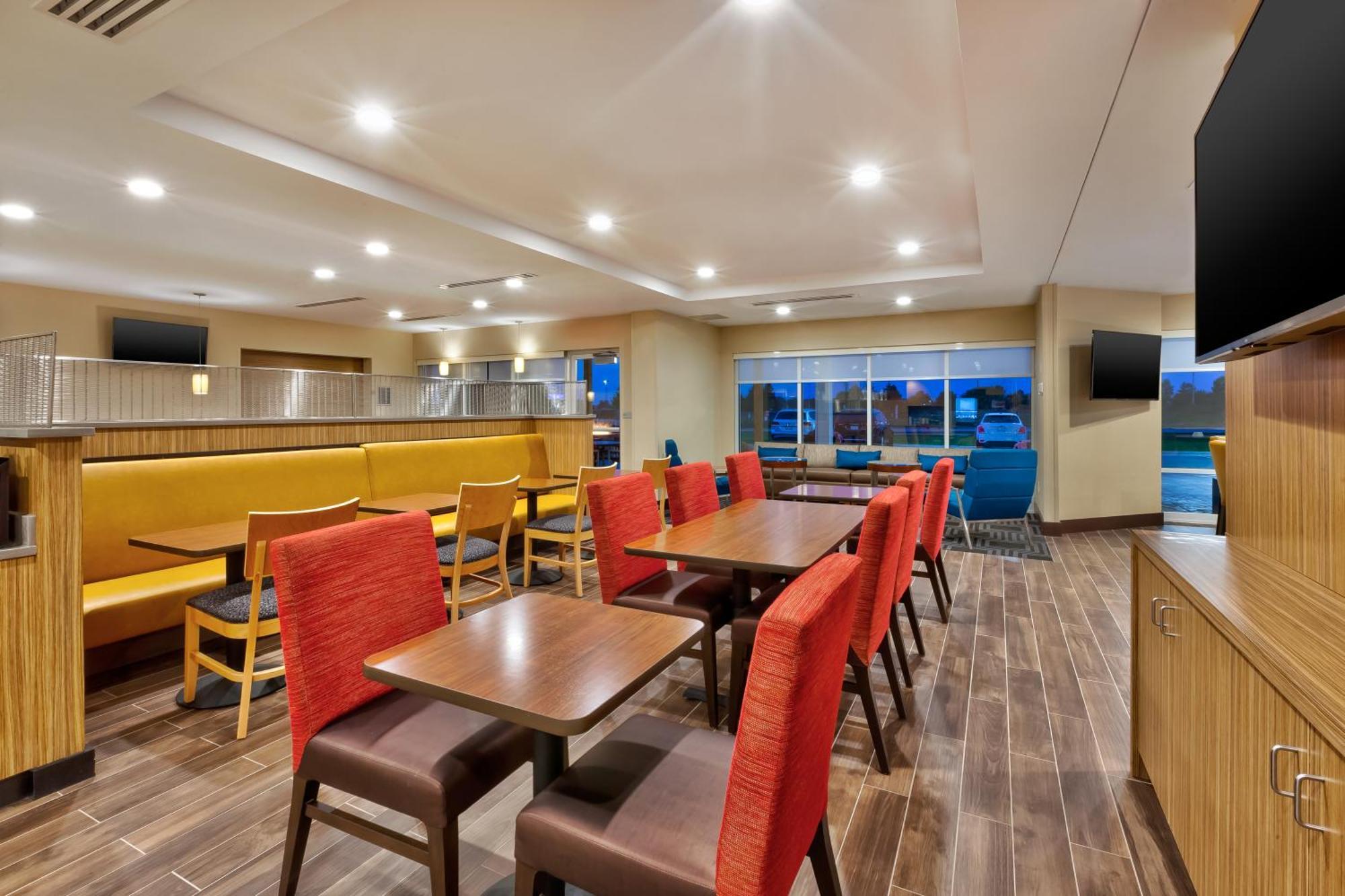 Towneplace Suites By Marriott Grand Rapids Airport Southeast Ngoại thất bức ảnh