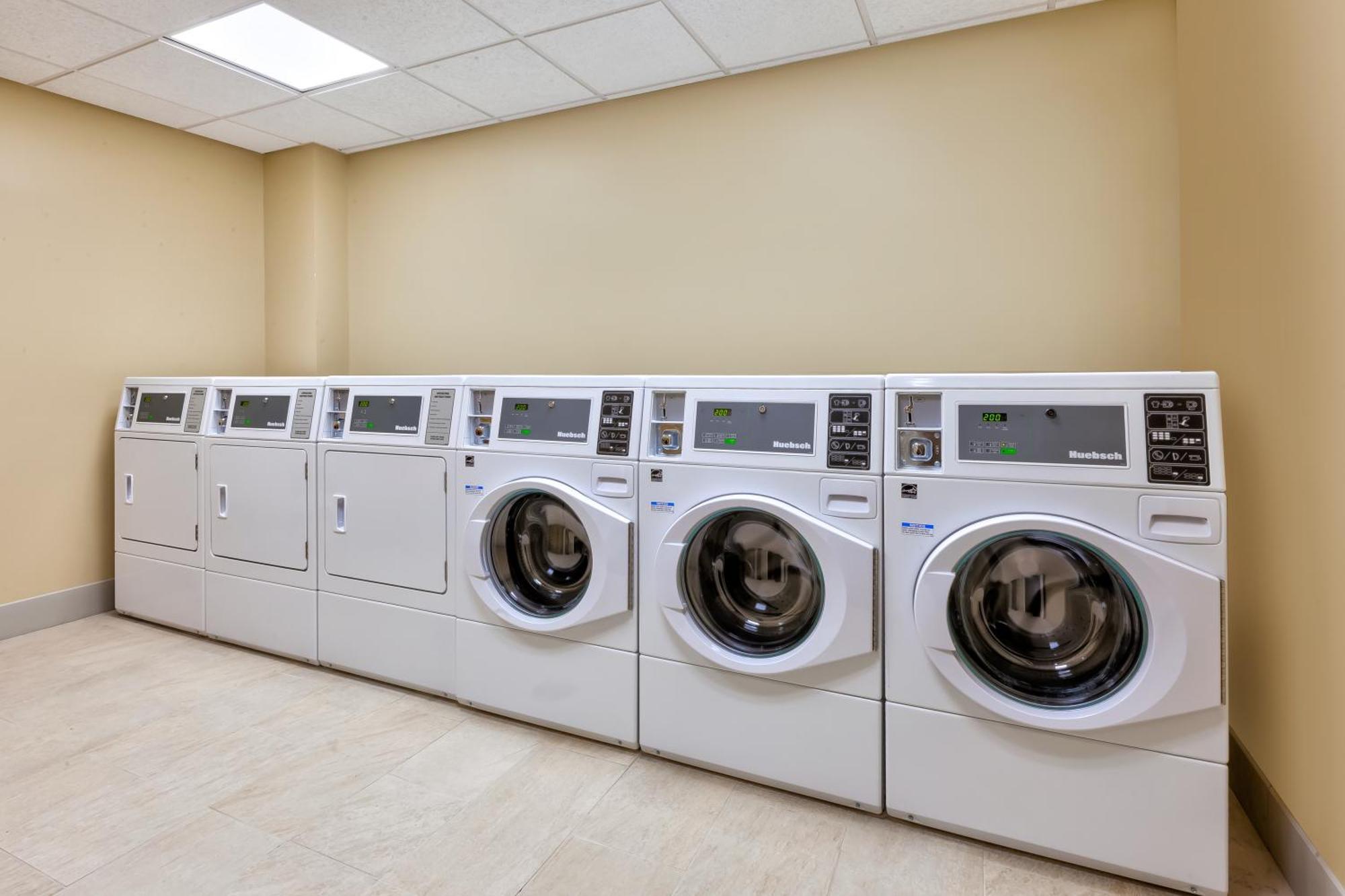 Towneplace Suites By Marriott Grand Rapids Airport Southeast Ngoại thất bức ảnh